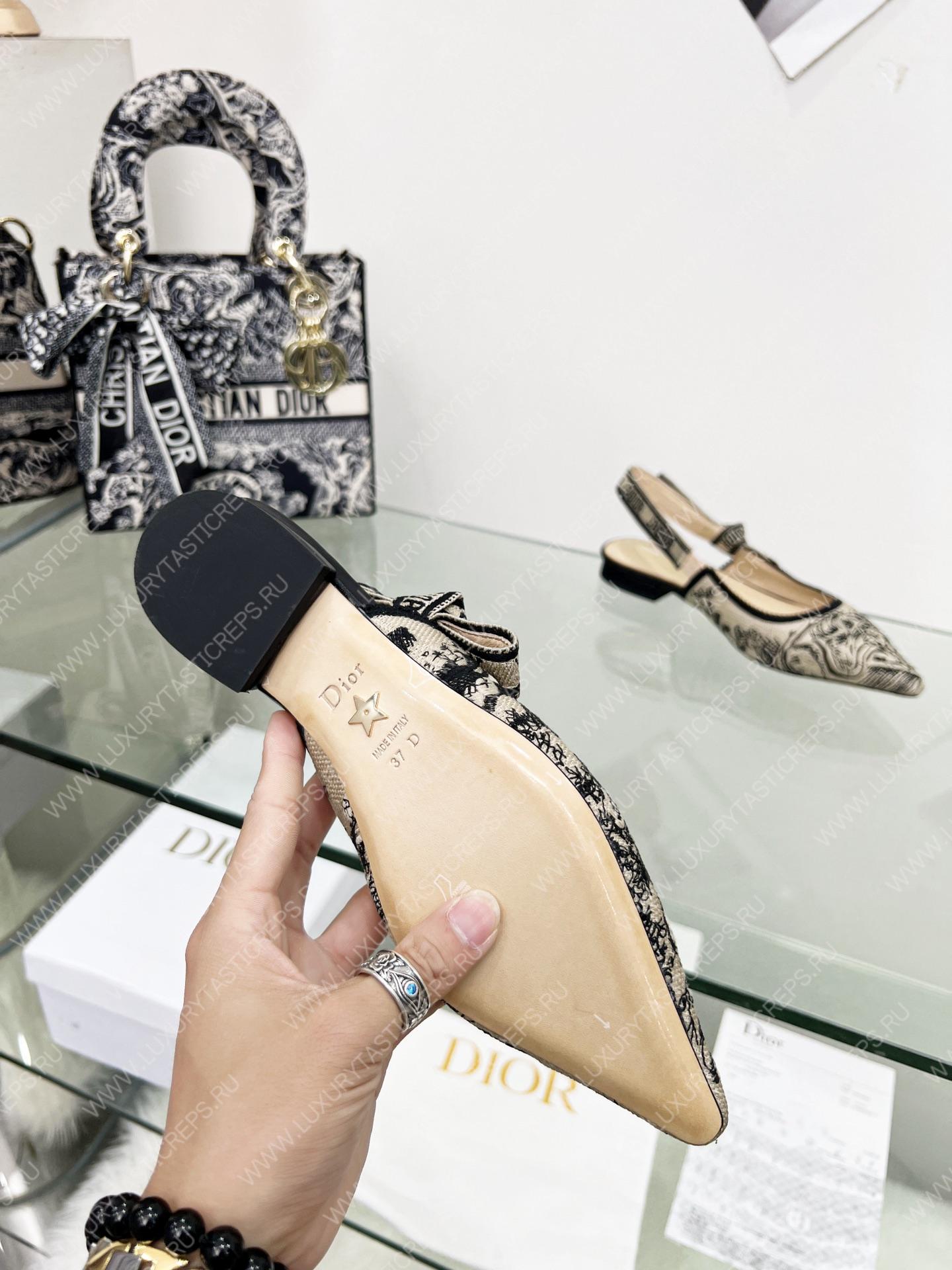 D*or j’aD*or slingback pump black and beige kcp761grb