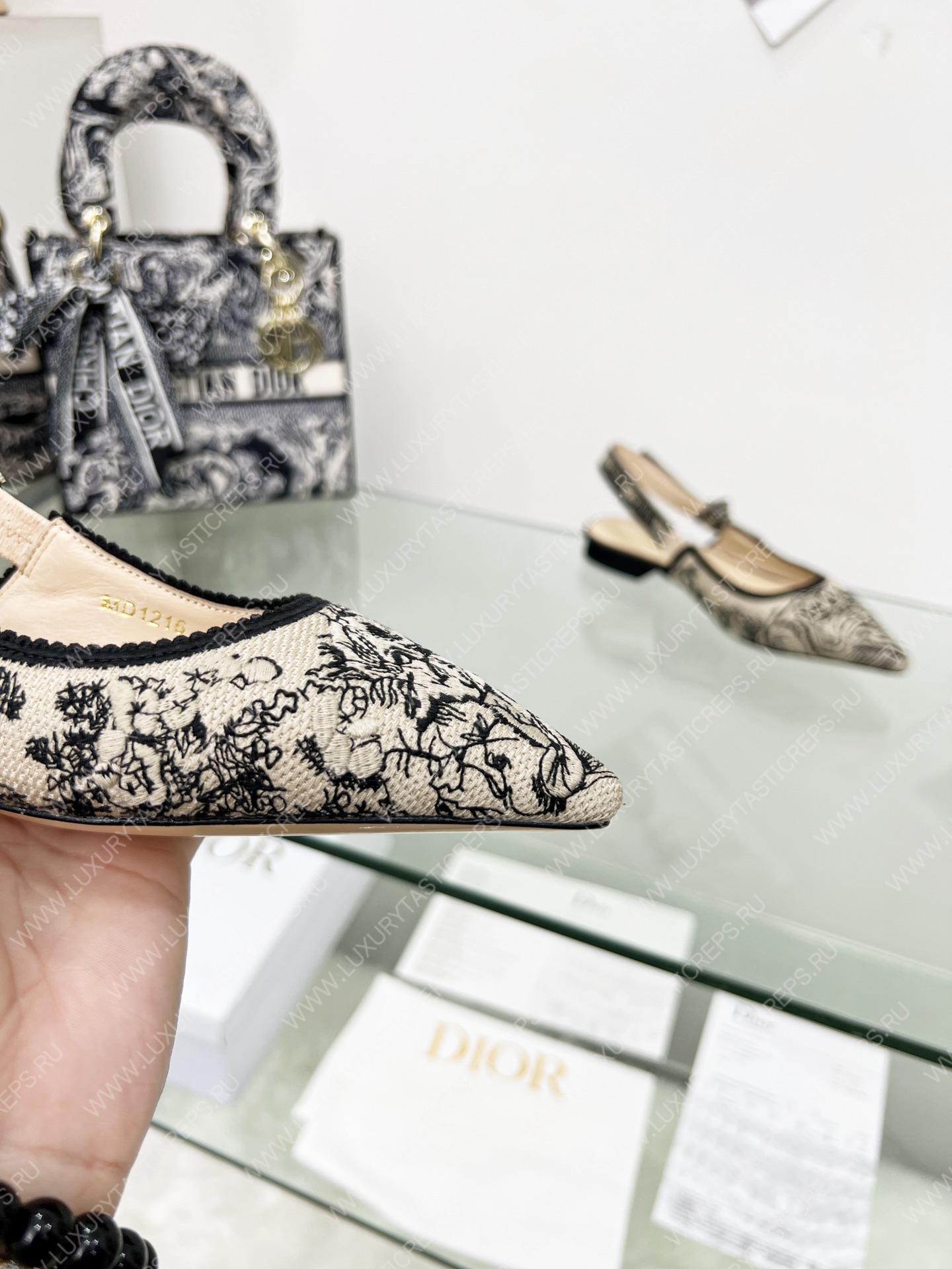 D*or j’aD*or slingback pump black and beige kcp761grb