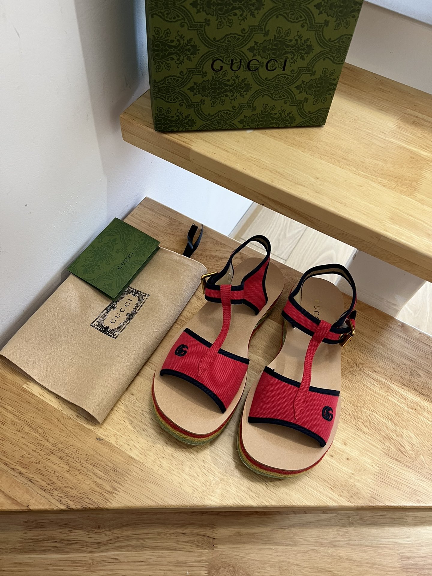 G*u*i women’s platform sandals red 678040