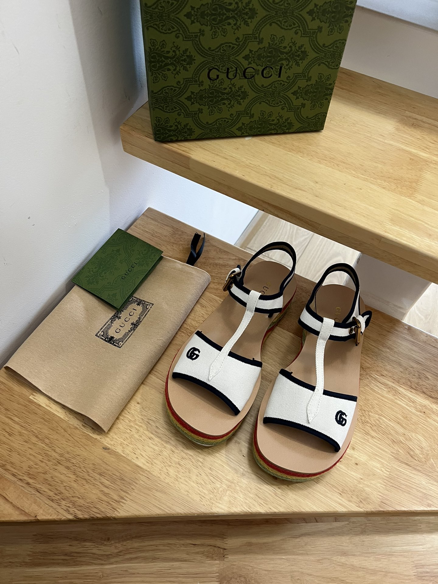 G*u*i women’s platform sandals white 678040