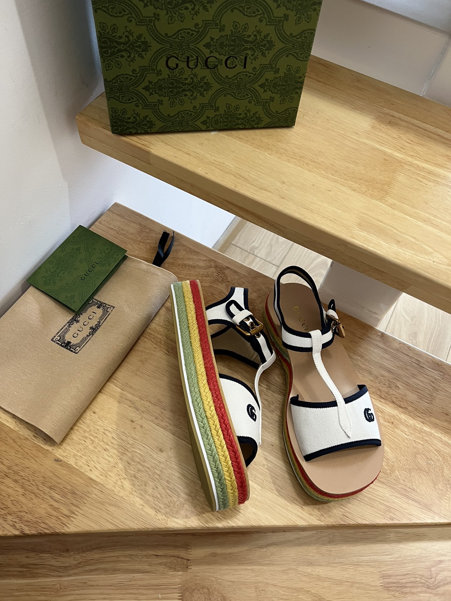 G*u*i women’s platform sandals white 678040