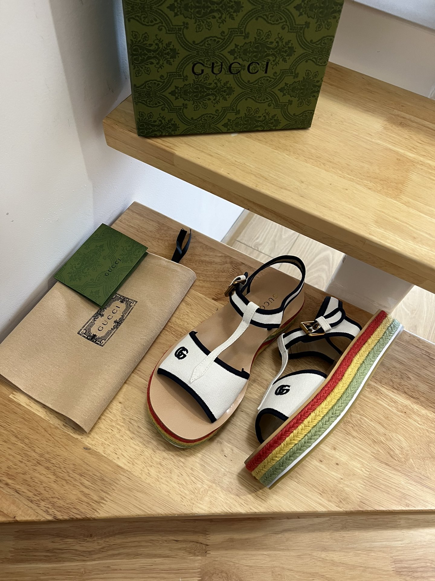 G*u*i women’s platform sandals white 678040