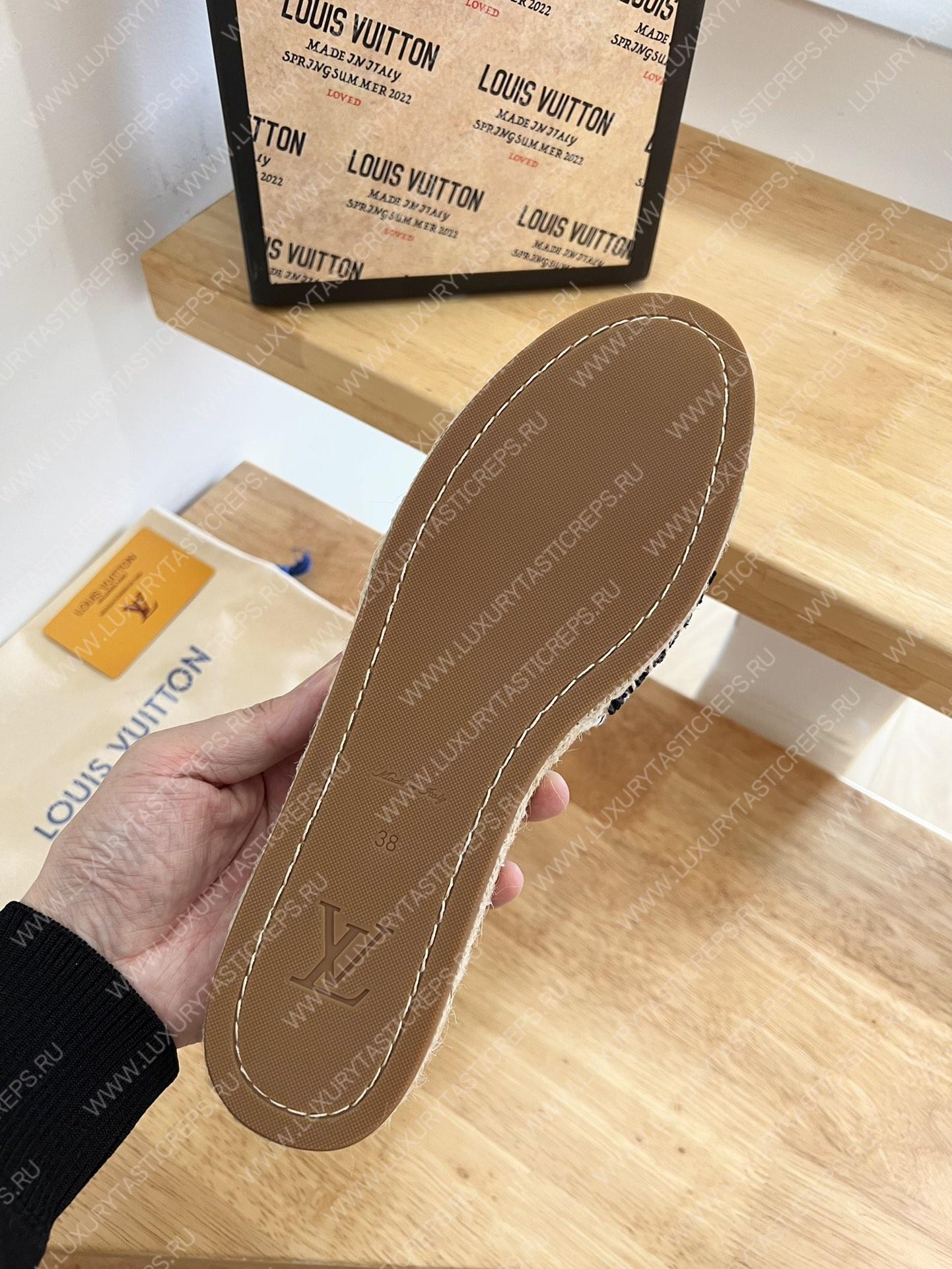 l**is V*t*n magnetic flat mule white and black 1aad6c