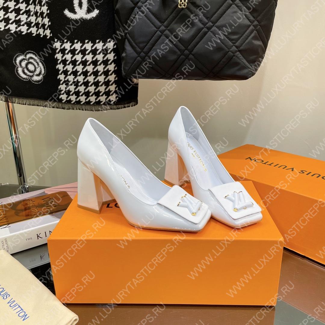 l**is V*t*n shake pumps white 1ab0sk