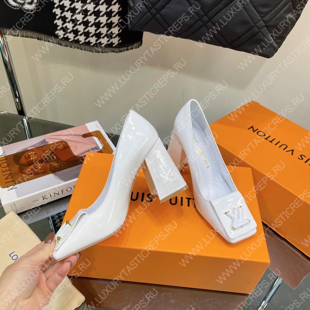 l**is V*t*n shake pumps white 1ab0sk