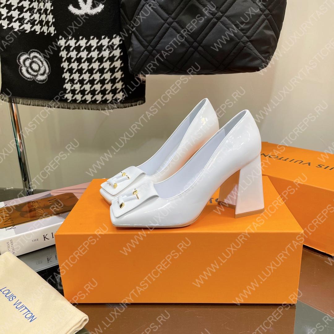 l**is V*t*n shake pumps white 1ab0sk