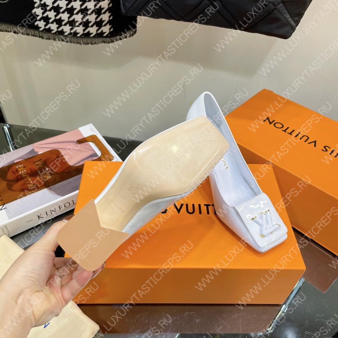 l**is V*t*n shake pumps white 1ab0sk