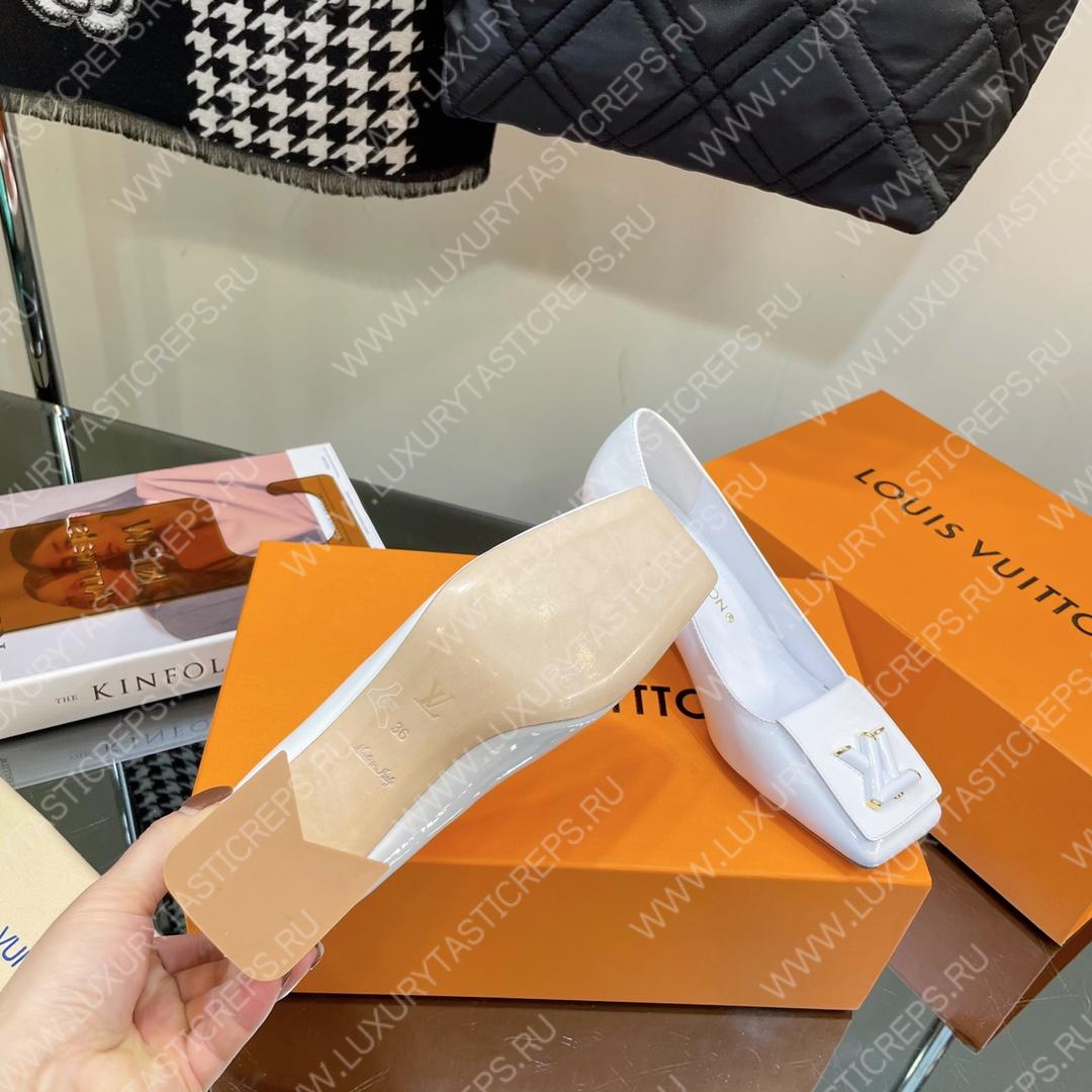 l**is V*t*n shake pumps white 1ab0sk