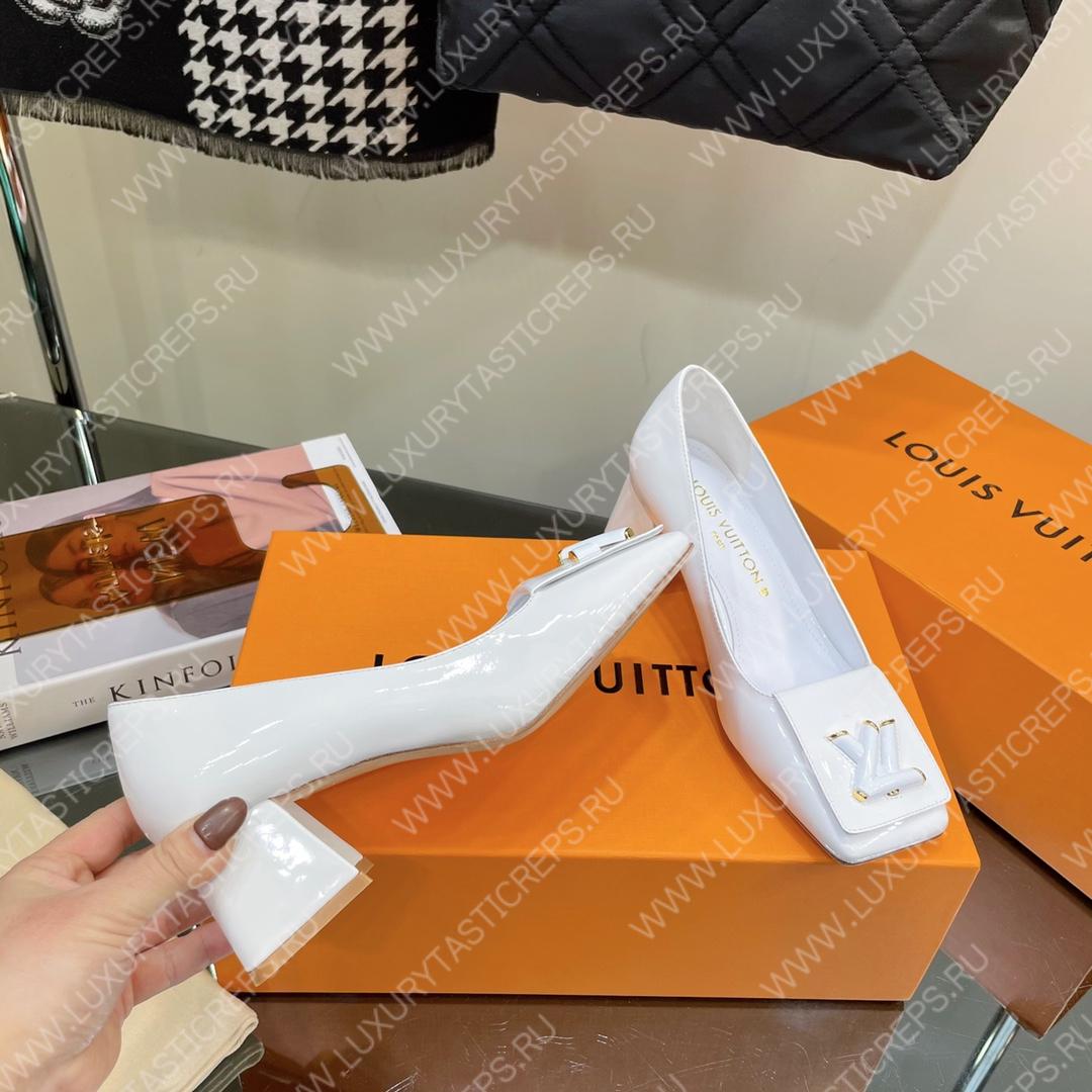 l**is V*t*n shake pumps white 1ab0sk