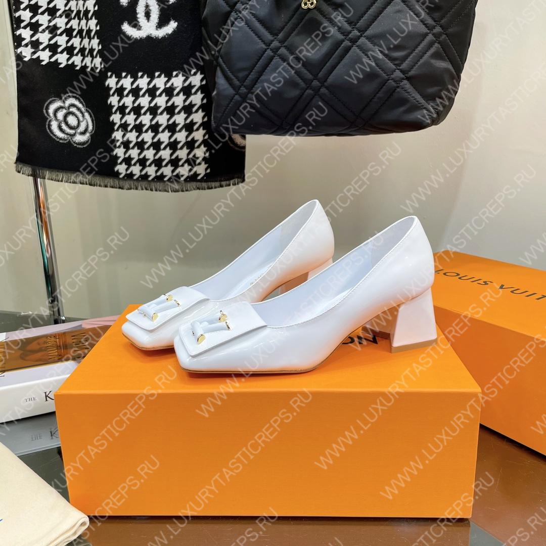 l**is V*t*n shake pumps white 1ab0sk