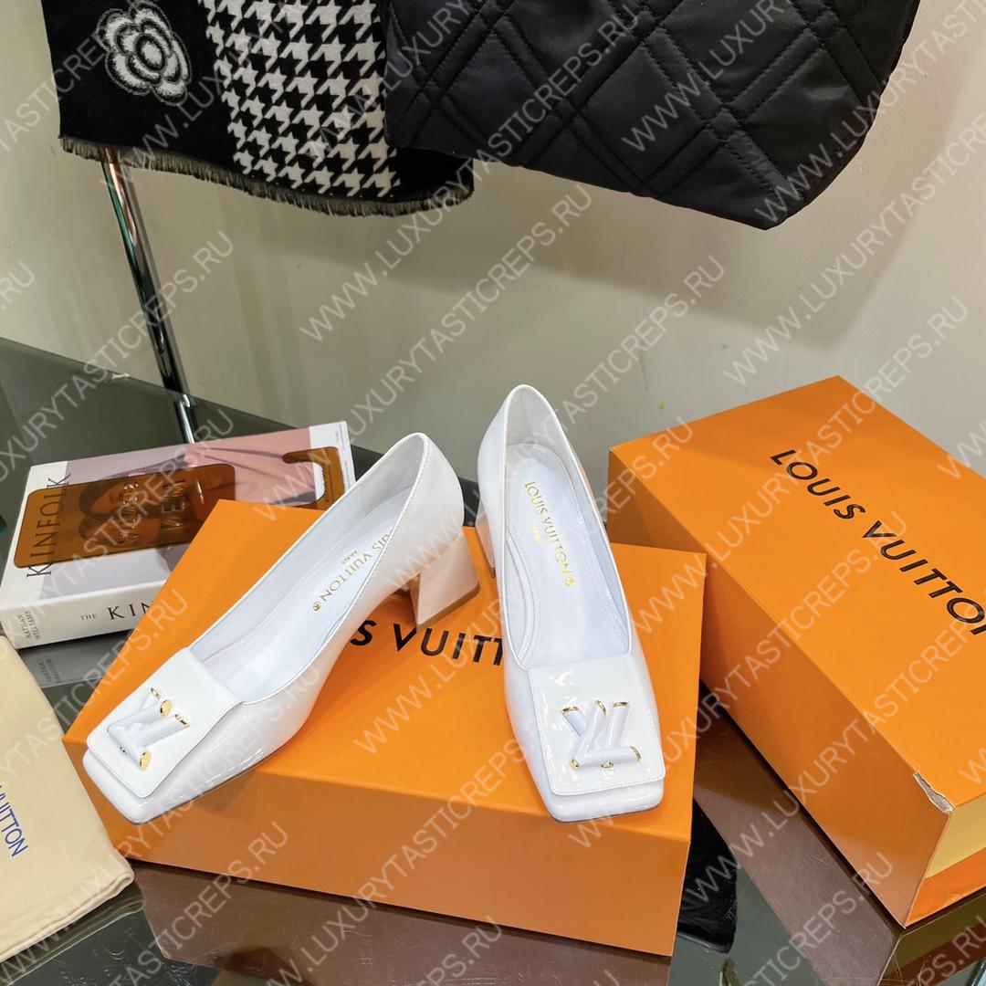 l**is V*t*n shake pumps white 1ab0sk