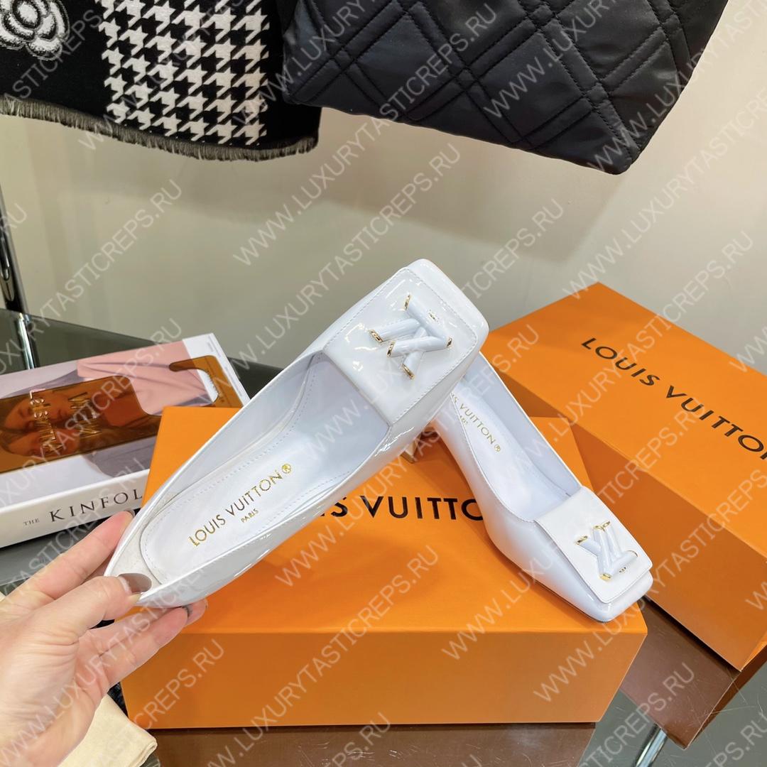 l**is V*t*n shake pumps white 1ab0sk