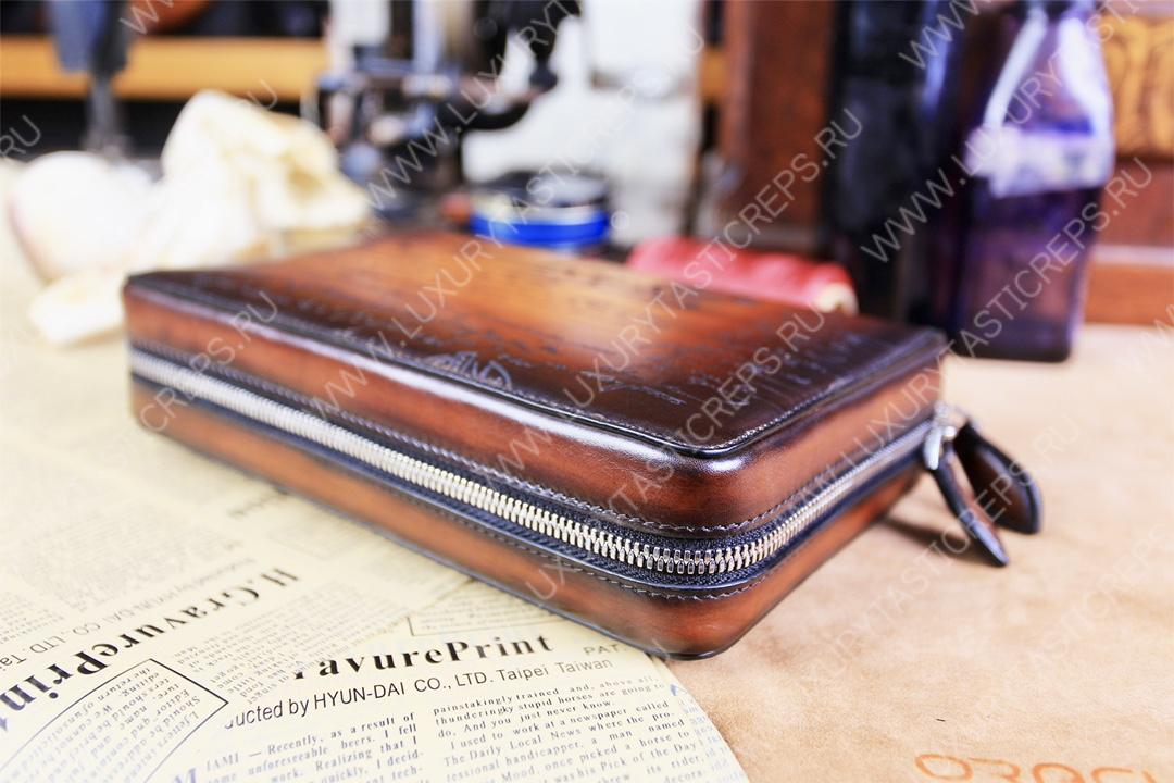 BERLUTI NINO TGM SCRITTO CLUTCH INTENSE COCOA NINO_TGM_NEO-V2