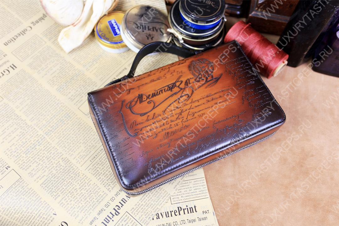 BERLUTI NINO TGM SCRITTO CLUTCH INTENSE COCOA NINO_TGM_NEO-V2