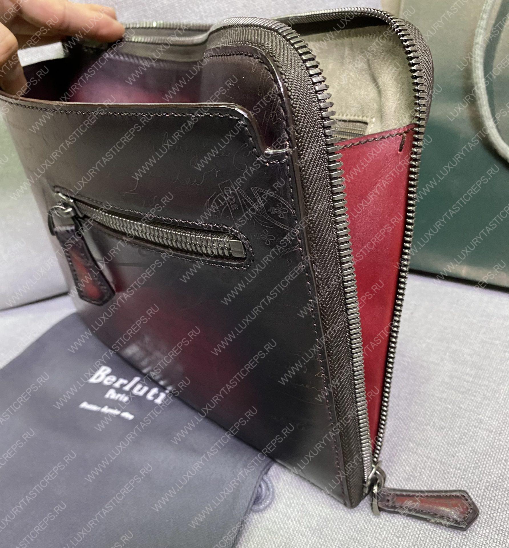 BERLUTI NINO TGM SCRITTO LEATHER CLUTCH BURGUNDY JOUR-V3